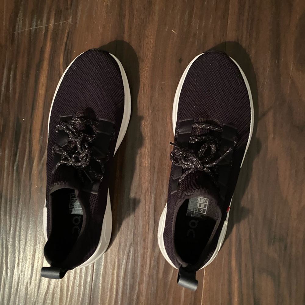 Womens On Cloudeasy size 10 worn once